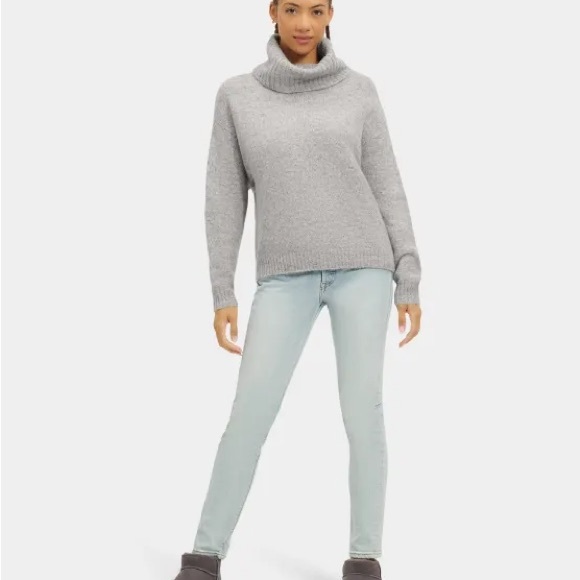 NWT UGG Women’s Lylah Rollneck Sweater. S - Picture 6 of 12